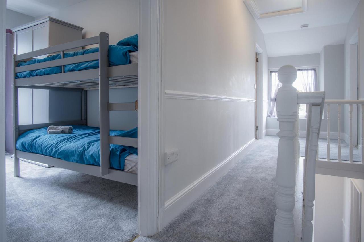 Pendeilo Villa - 5 Bedroom Holiday Home - アムロス エクステリア 写真