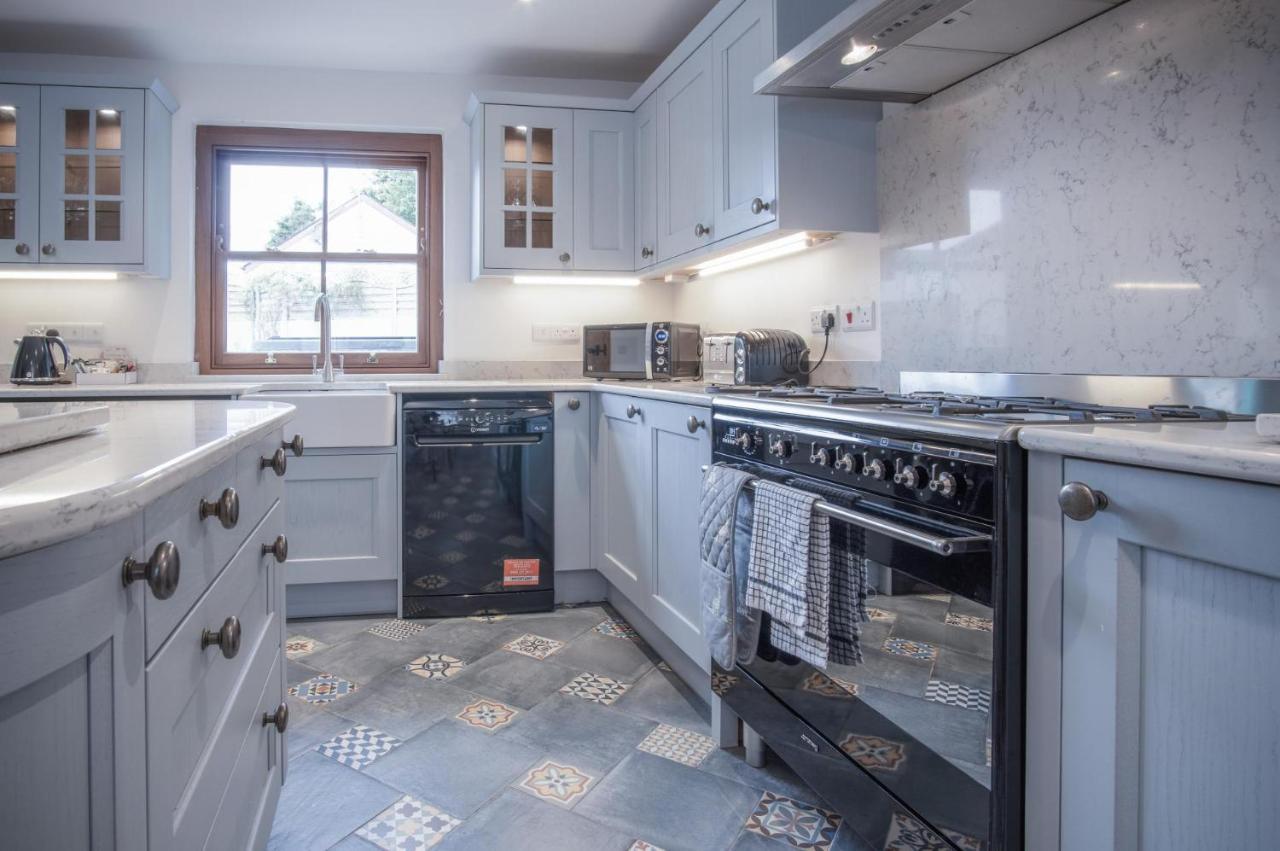 Pendeilo Villa - 5 Bedroom Holiday Home - アムロス エクステリア 写真